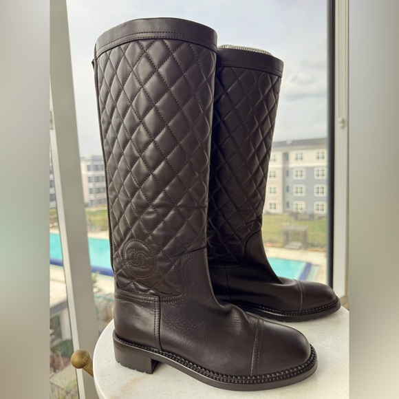 CHANEL - Brown Quilted Riding Boots, Interlocking Logo- Authentic- size 37 - Picture 1 of 14